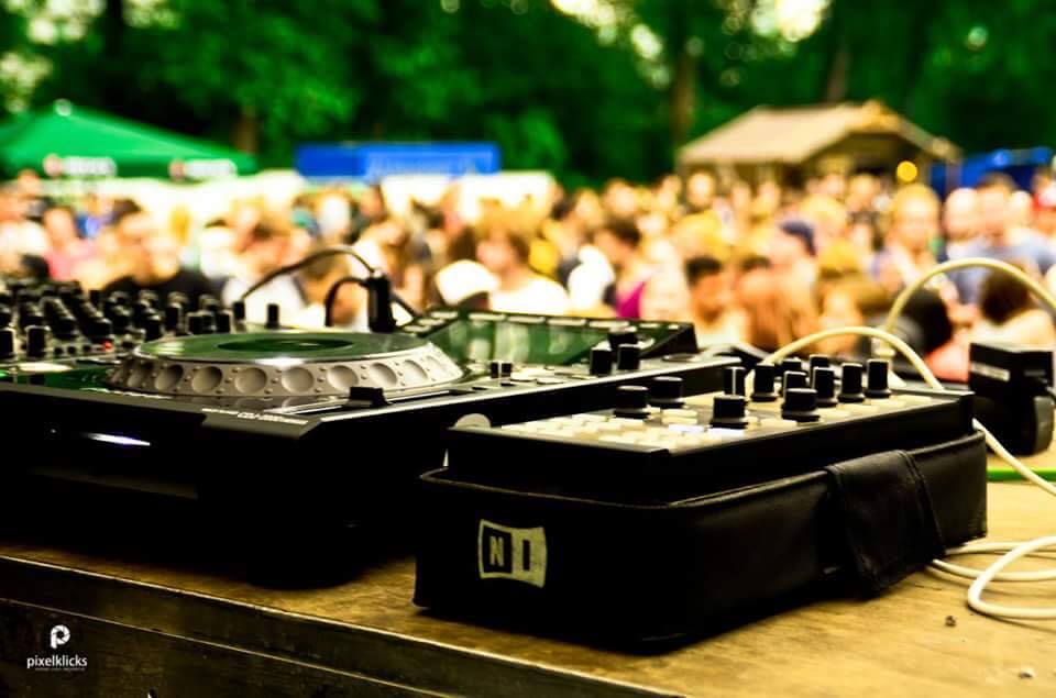 Geile Mukke, gute Laune und fette DJs – das Grünanlage Festival hat einige musikalische Leckerbissen am Start.