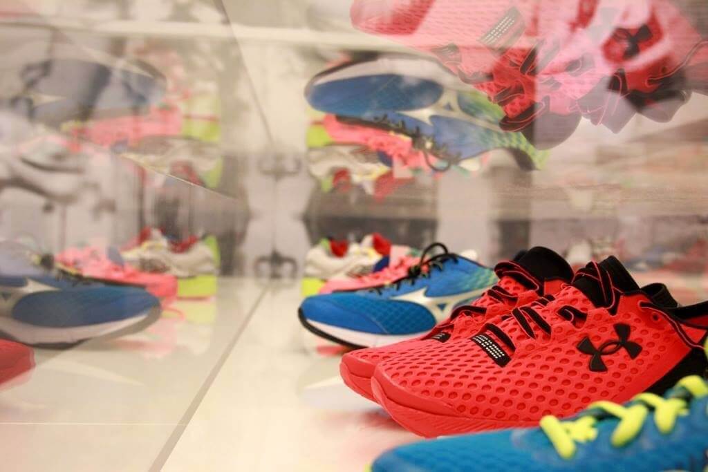 Rein in die Sneaker & losgesprintet, denn die Ausstellung „Sneaker – Design für schnelle Füße“ hat nur noch heute geöffnet!