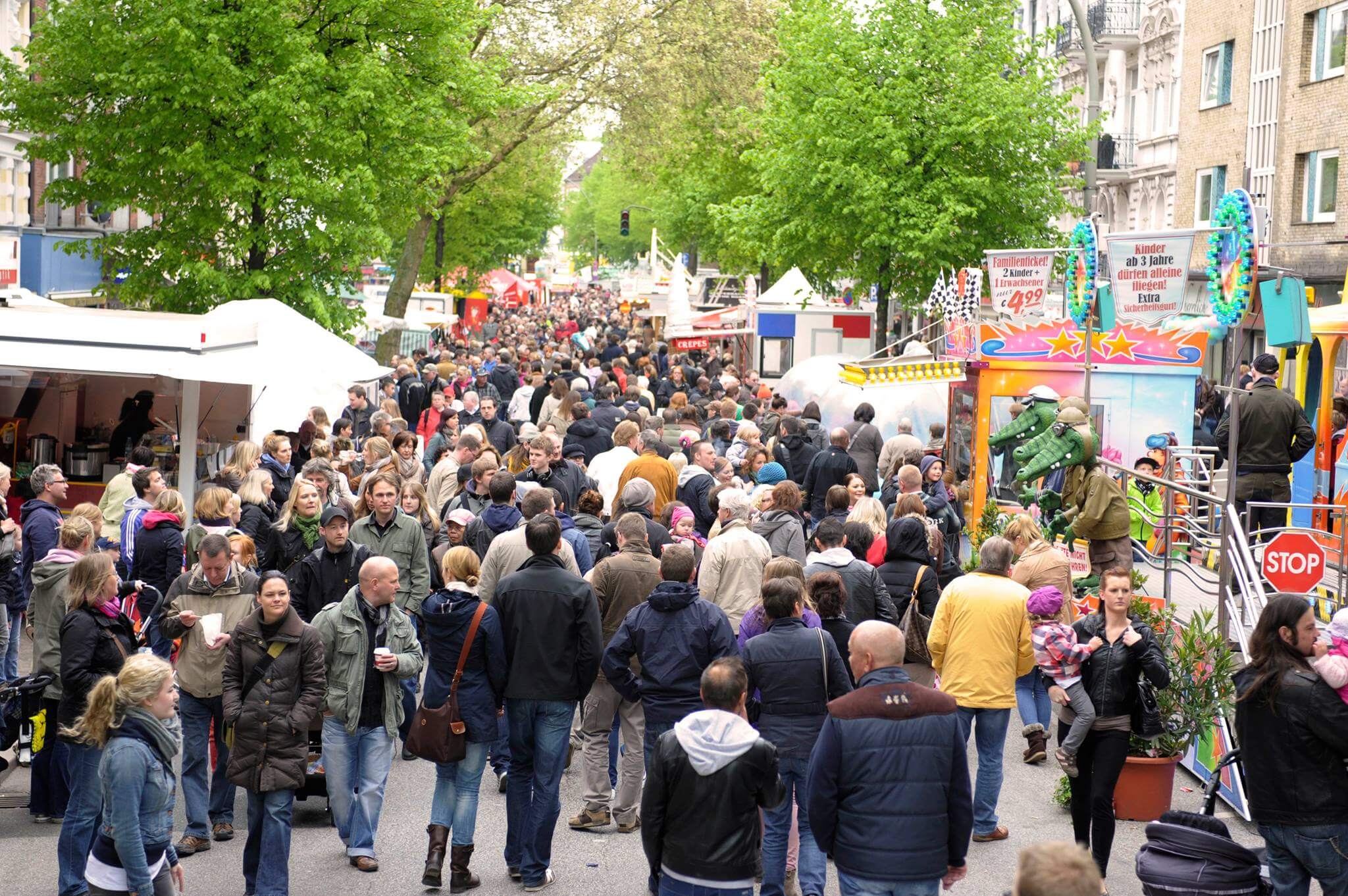 Es ist Osterstraßenfest! Freu dich auf eine bunte Meile mit toller Musik, vielen Leckereien & einem Flohmarkt!