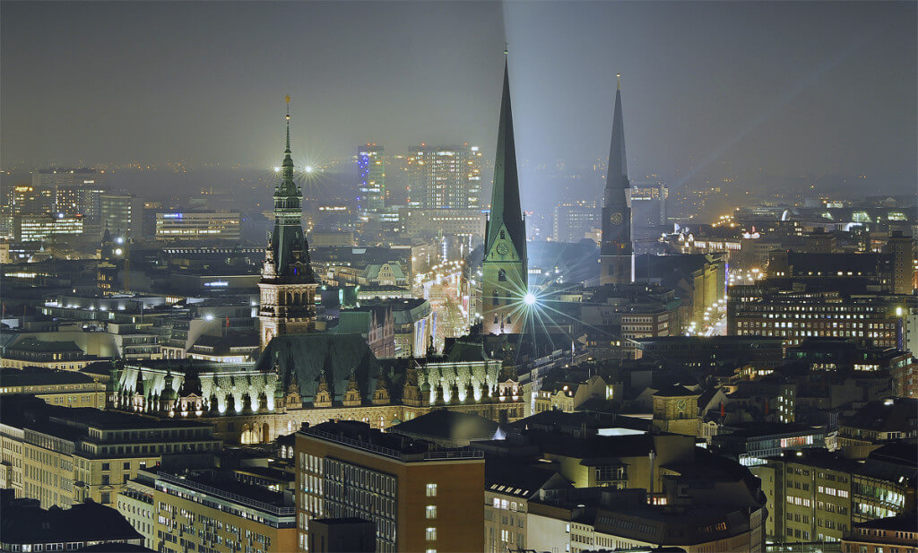 Der Nachtmichel bietet die perfekte Aussicht über unser wundervolles Hamburg! 😍