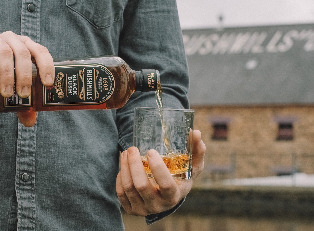 Schon Bushmills Irish Whiskey gekostet? Ab zum Afterwork in den Denham-Store. 🥃
