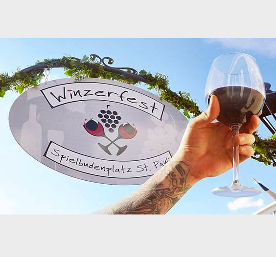 Wein, Live-Musik & andere Köstlichkeiten gibts beim St. Pauli Winzerfest.