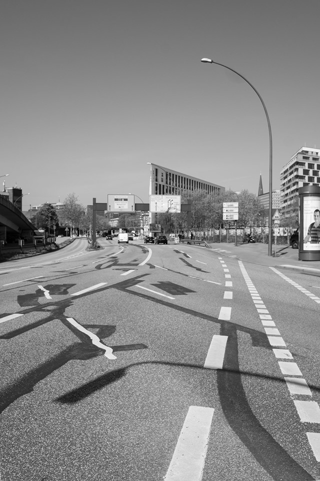 „Letzter Heller“ zeigt Fotografien von Hamburgs Straßen.