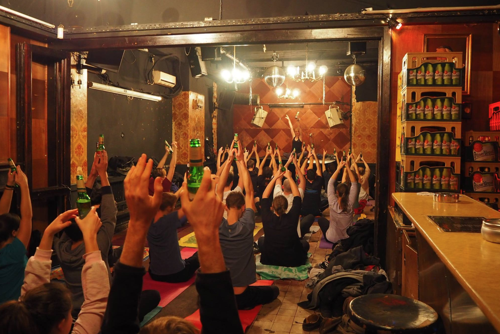 Yoga ist zu mainstream? Dann solltest du Bier-Yoga ausprobieren!