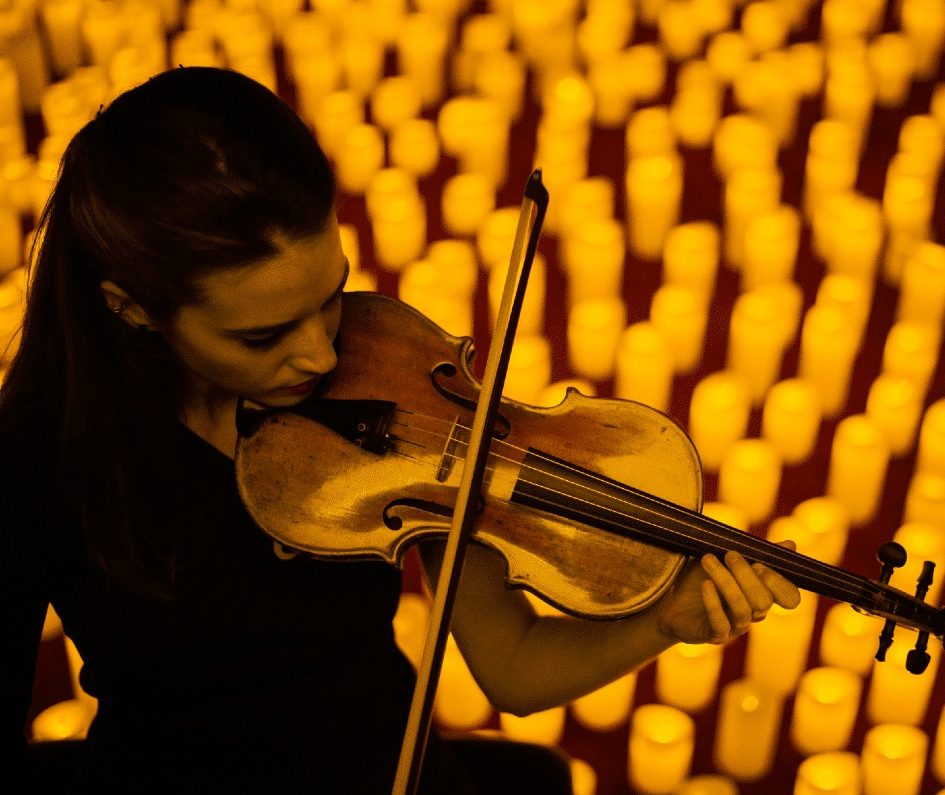 Candlelight Konzert mit Hans Zimmer – Das Savoy Kino wird zur Konzertlocation.