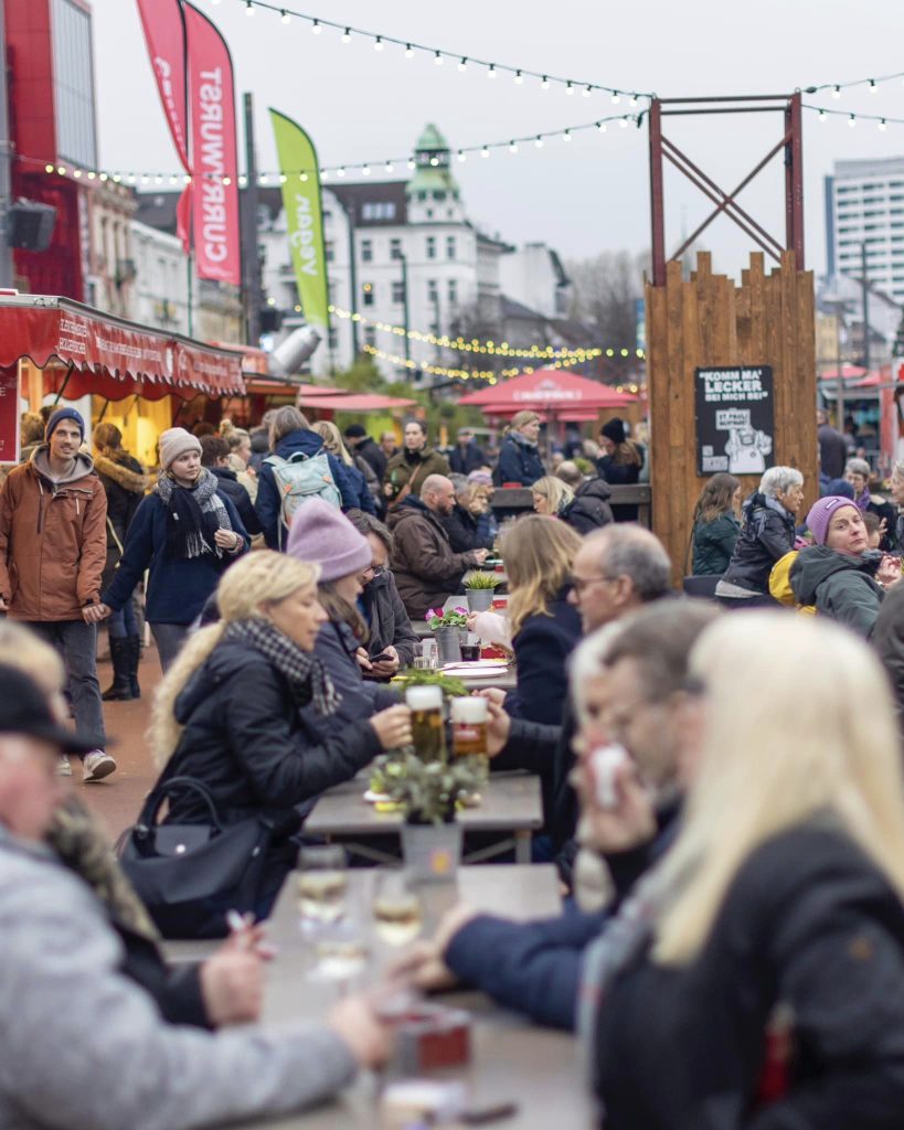 St. Pauli Nachtmarkt: Läute den Feierabend mit Wocheneinkauf, Bier & Livemusik ein.
